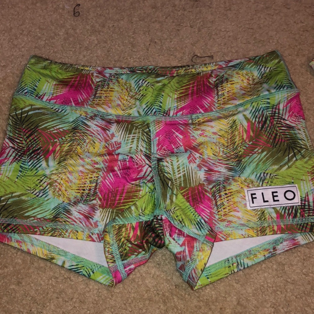 Barbells box FLEO shorts worn once